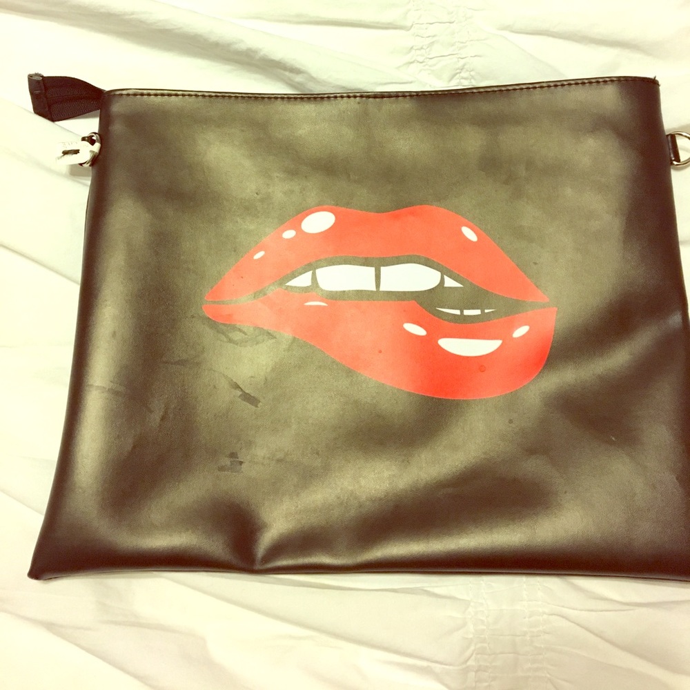 👄 trendy pouch
